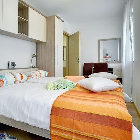 Apartments Elviana พูลา ภายนอก รูปภาพ