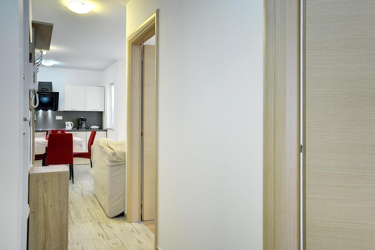 Apartments Elviana พูลา ภายนอก รูปภาพ